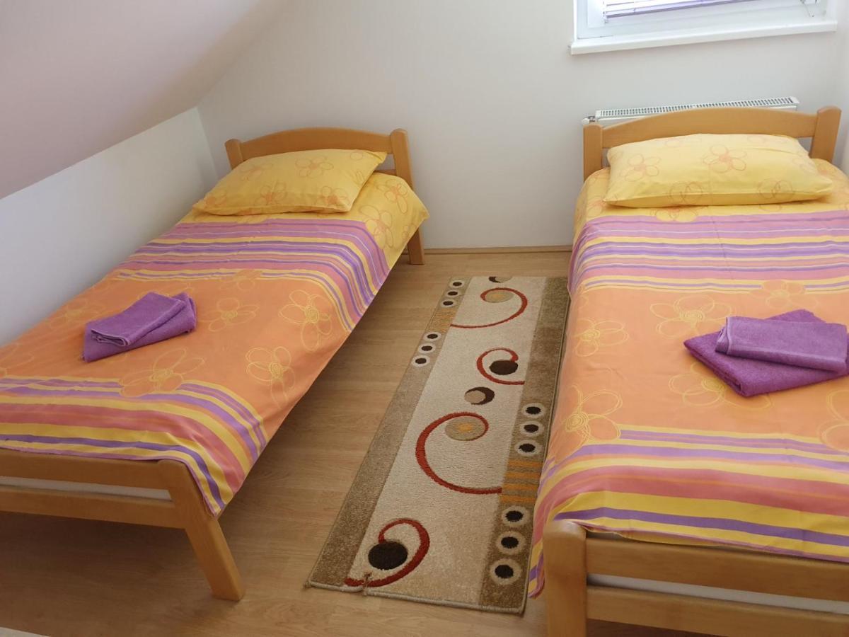 Apartmani Apolon Vrdnik Buitenkant foto