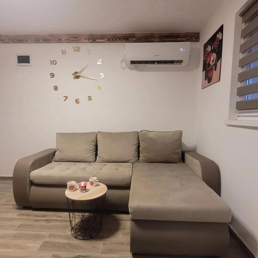 Apartmani Apolon Vrdnik Buitenkant foto